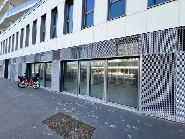 Plus de détails pour Local commercial à louer