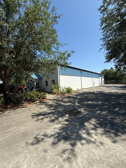 921 Anvil Way, LaBelle, FL à louer - Photo de l’immeuble – Image 1 sur 15