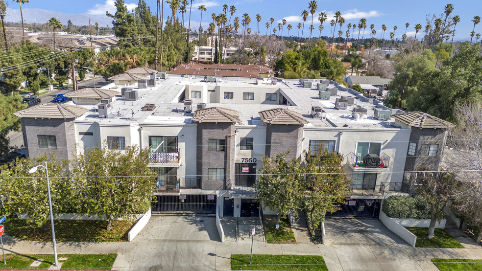 7550 Jordan Ave, Canoga Park, CA à vendre - Photo de l’immeuble – Image 2 sur 10