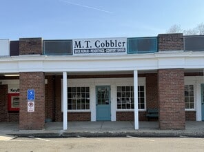 1715 Foxon Rd, North Branford, CT à louer Photo intérieure– Image 2 sur 10