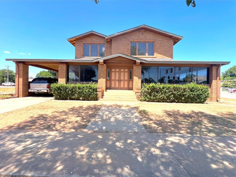 621 E Broadway St, Altus, OK à vendre - Photo de l’immeuble – Image 1 sur 46