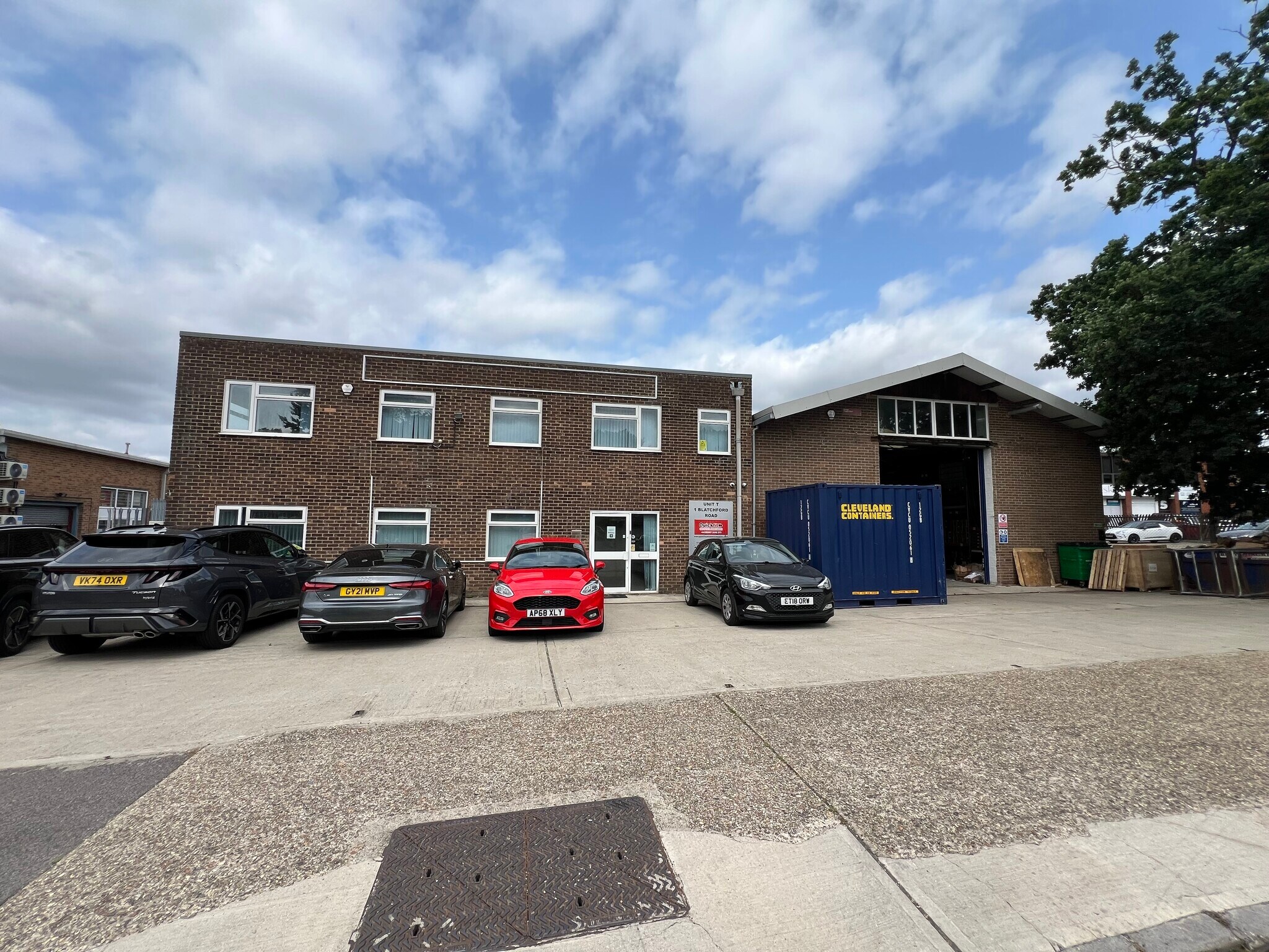 Blatchford Rd, Horsham à louer Photo de l’immeuble– Image 1 sur 3