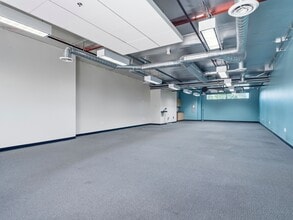 6591-6599 Collins Dr, Moorpark, CA à louer Photo intérieure– Image 2 sur 4