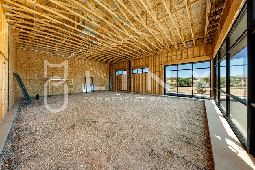 967 Country Ln, Santa Clara, UT à louer - Photo de l’immeuble – Image 3 sur 5