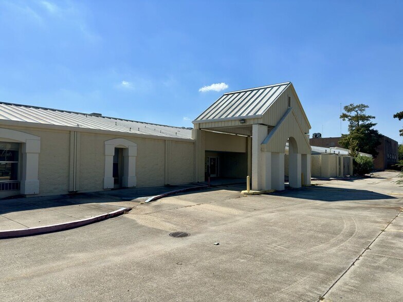 5301 Tullis Dr, New Orleans, LA à vendre - Photo de l’immeuble – Image 3 sur 10