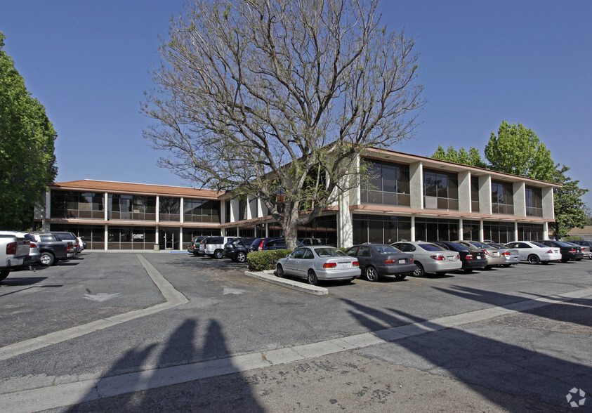 4195-4225 Valley Fair St, Simi Valley, CA à louer - Photo principale – Image 1 sur 8