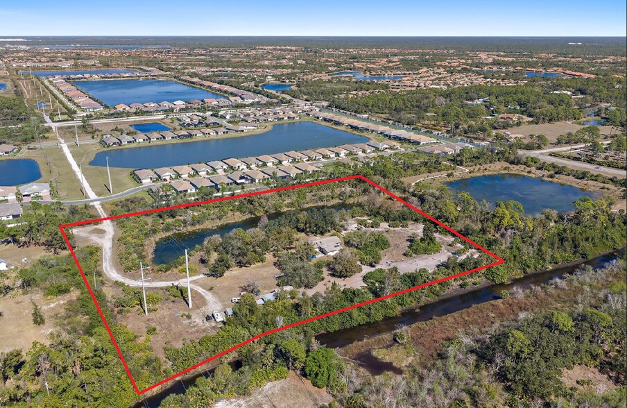 2327 Ewing Dr, Venice, FL à vendre - Photo principale – Image 1 sur 8