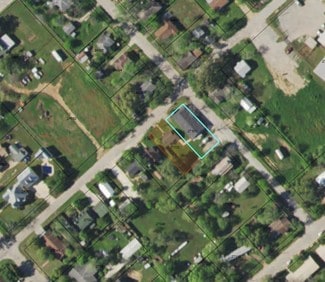 Plus de détails pour 1520 D St, Floresville, TX - Logement à vendre