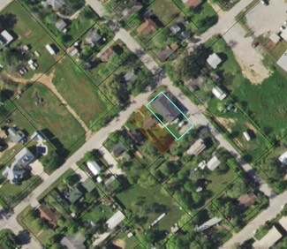 Plus de détails pour 1520 D St, Floresville, TX - Logement à vendre