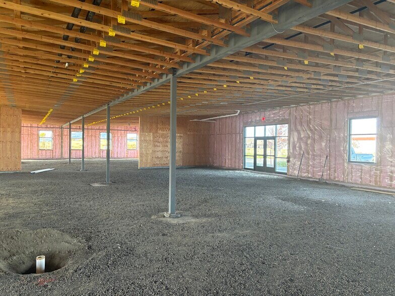 7034 W Clearwater Ave, Kennewick, WA à louer - Photo de l’immeuble – Image 2 sur 11