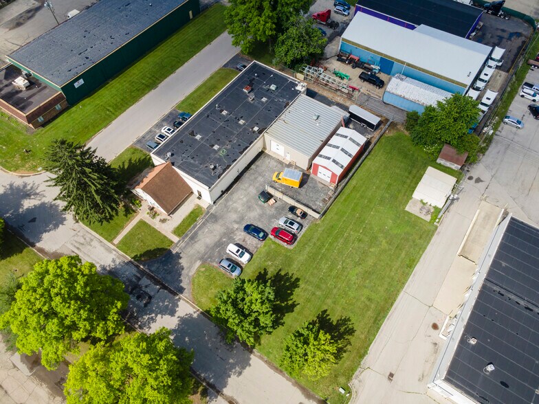 8180 Country Club Pl, Indianapolis, IN à vendre - Photo de l’immeuble – Image 2 sur 15