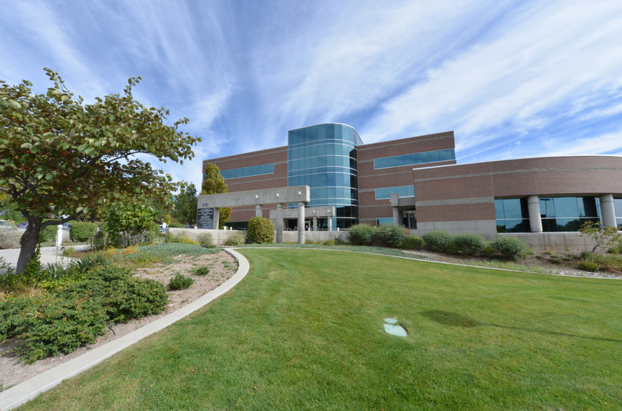 615 S Arapeen Dr, Salt Lake City, UT à louer - Photo de l’immeuble – Image 1 sur 2