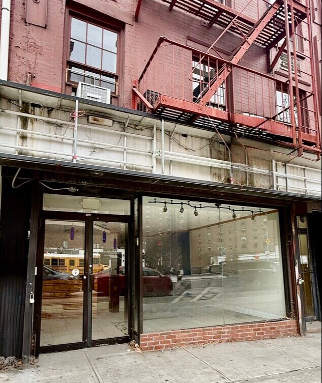 335 First Ave, New York, NY à louer Photo principale– Image 1 sur 6