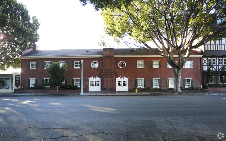1130 E Green St, Pasadena, CA à louer - Photo de l’immeuble – Image 1 sur 4