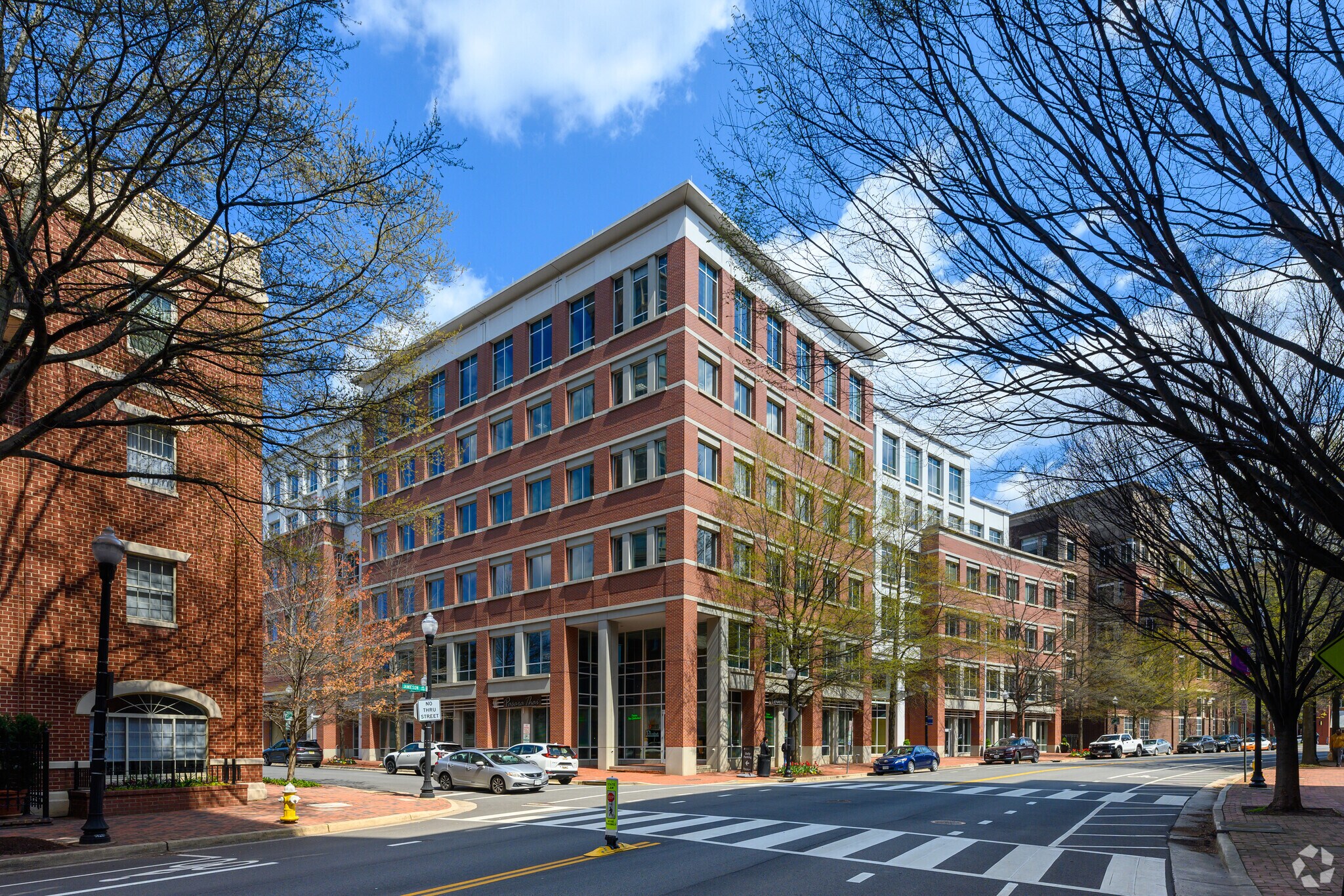 2051 Jamieson Ave, Alexandria, VA à vendre Photo de l’immeuble– Image 1 sur 15