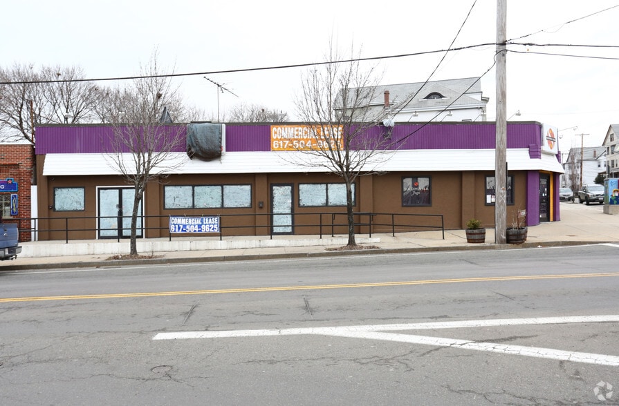 322-326 Chelsea St, Chelsea, MA à louer - Photo de l’immeuble – Image 2 sur 4