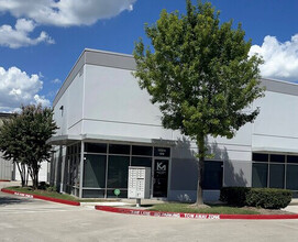 13203 Stafford Rd, Missouri City, TX à louer Photo de l’immeuble– Image 1 sur 1