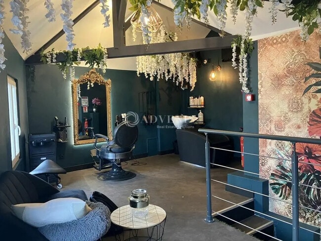 Plus de détails pour Local commercial à vendre