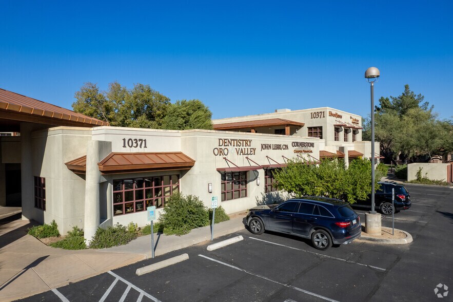 10371 N Oracle Rd, Oro Valley, AZ à louer - Photo de l’immeuble – Image 3 sur 11