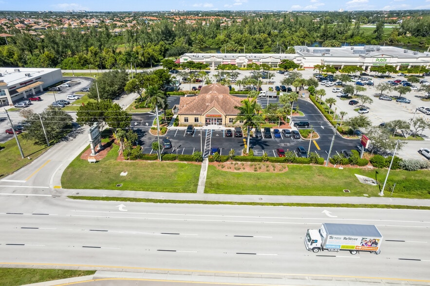 15890 Summerlin Rd, Fort Myers, FL à vendre - Photo de l’immeuble – Image 3 sur 6