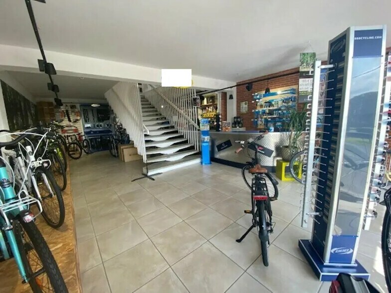 Local commercial dans Auzeville-Tolosane à louer - Photo de l’immeuble – Image 1 sur 4