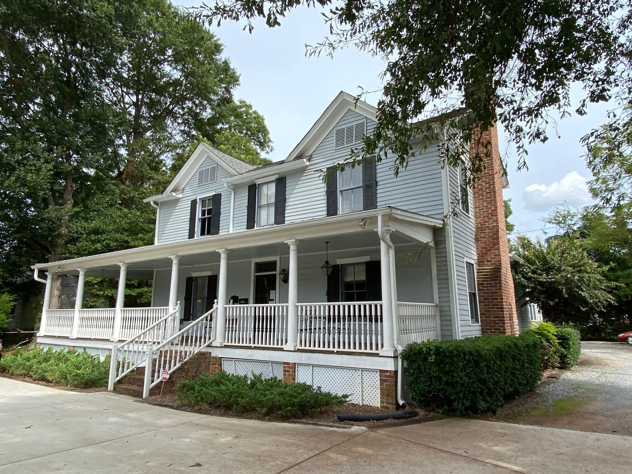 16 Oak Grove St, Mount Holly, NC à louer Photo de l’immeuble– Image 1 sur 19