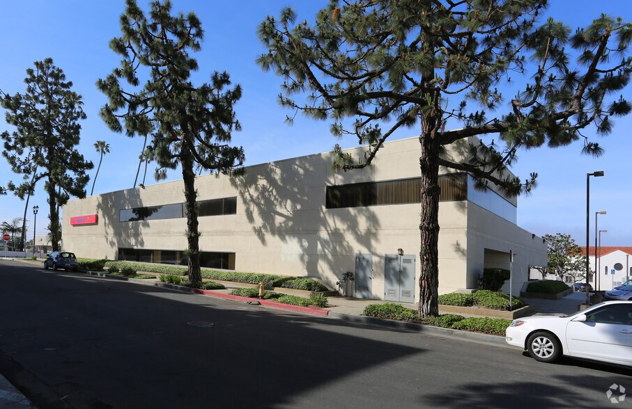 702 Mission Ave, Oceanside, CA à vendre - Photo de l’immeuble – Image 2 sur 4