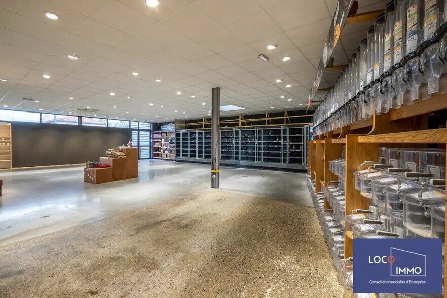 Local commercial dans Le Bouscat à louer - Photo de l’immeuble – Image 3 sur 8