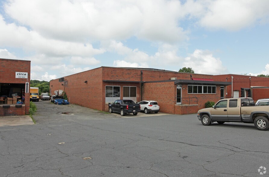 201 Southside Dr, Charlotte, NC à vendre - Photo de l’immeuble – Image 2 sur 11