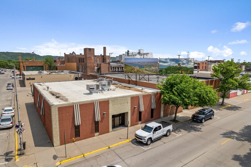 114 E 4th St, Winona, MN à vendre - Photo principale – Image 1 sur 16