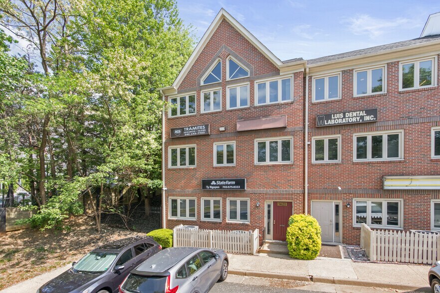 5661 Columbia Pike, Falls Church, VA à vendre - Photo de l’immeuble – Image 3 sur 7
