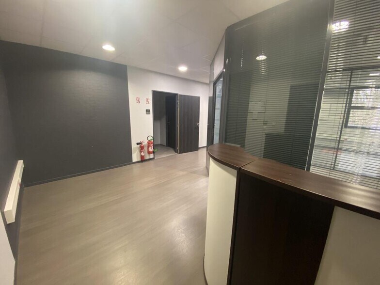 Bureau dans Le Coudray à louer - Photo de l’immeuble – Image 3 sur 15