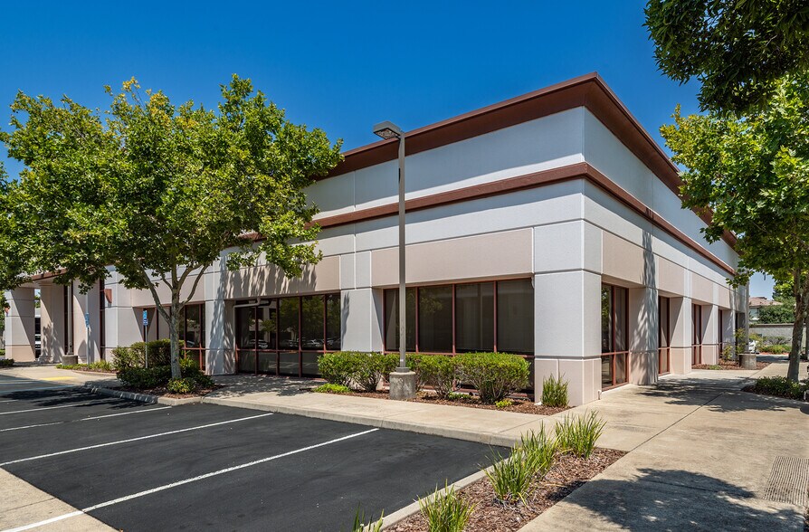 2208 Plaza Dr, Rocklin, CA à louer - Photo de l’immeuble – Image 2 sur 11