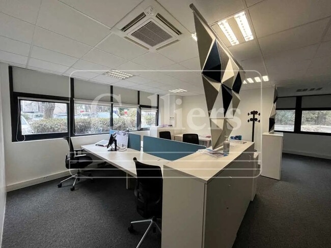 Plus de détails pour 350 Avenue Jean-René Guillibert Gautier De La Lauzière, Aix-en-Provence - Bureau à louer