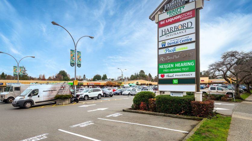 1516-1590 Fairfield Rd, Victoria, BC à louer - Photo principale – Image 2 sur 5