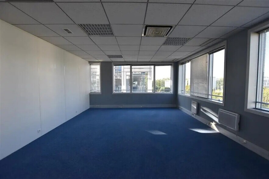 Bureau dans Villepinte à vendre - Photo de l’immeuble – Image 2 sur 5