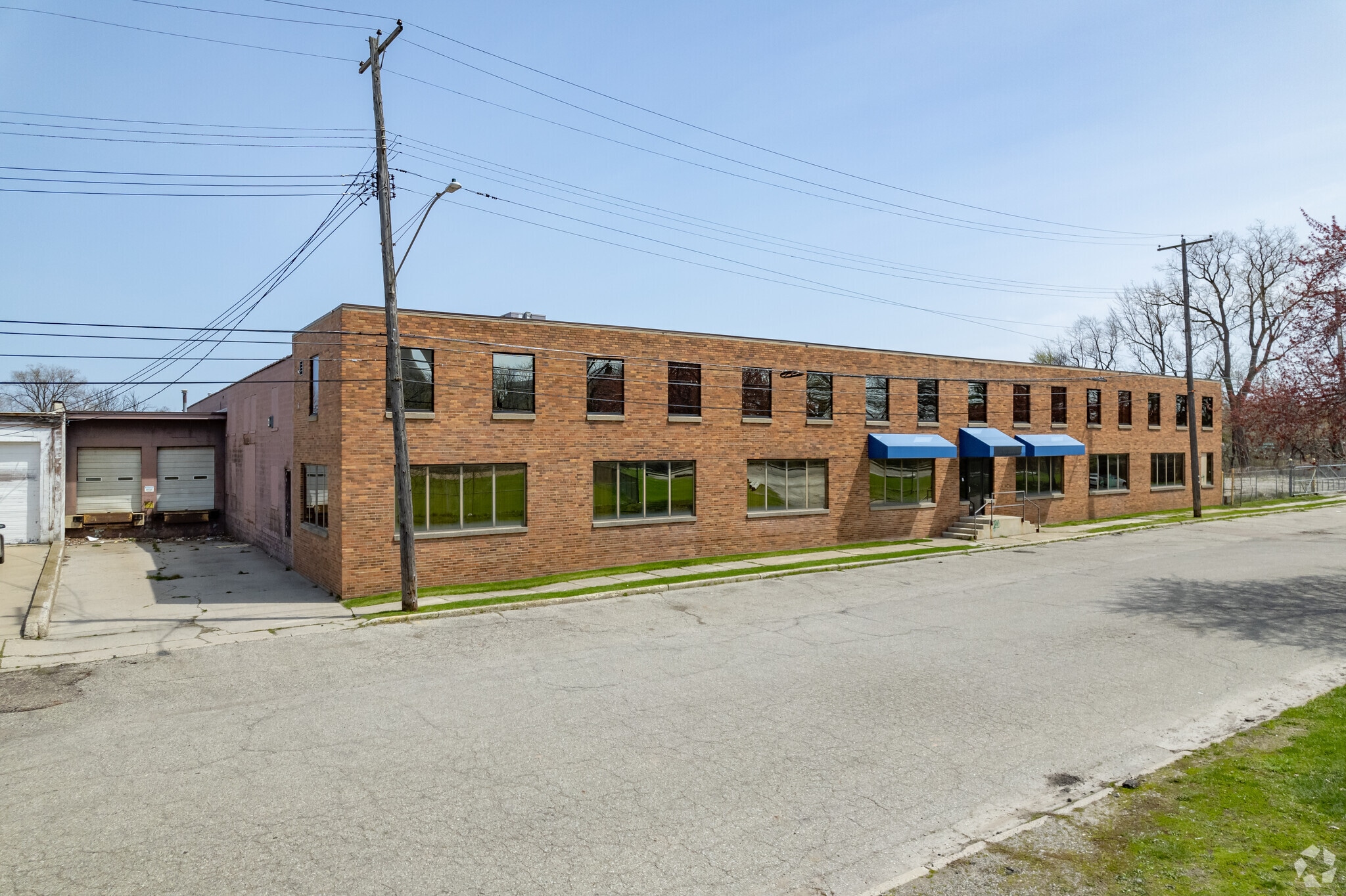 1121 River St, Lansing, MI à vendre Photo principale– Image 1 sur 27