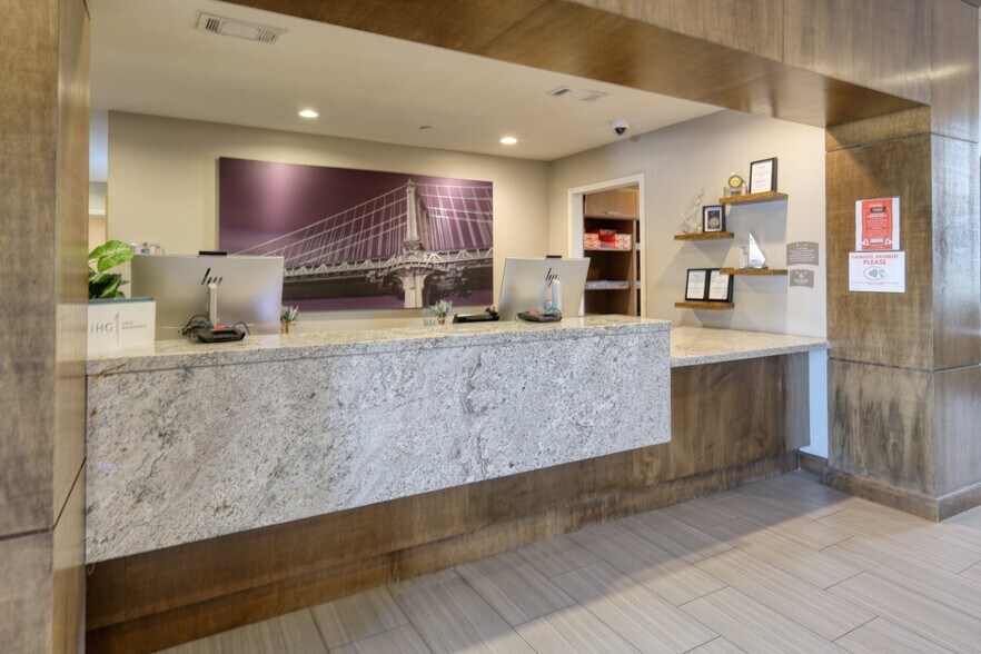 4819 Canyon Lakes Trace Dr, Humble, TX à vendre - Hall d’entrée – Image 3 sur 19