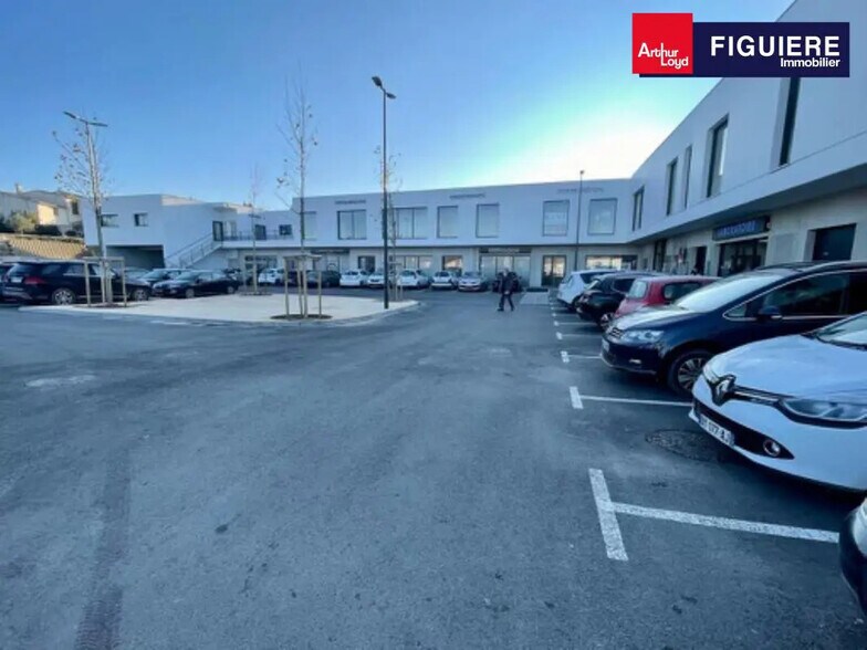Bureau dans Saint-Cannat à louer - Photo de l’immeuble – Image 1 sur 7