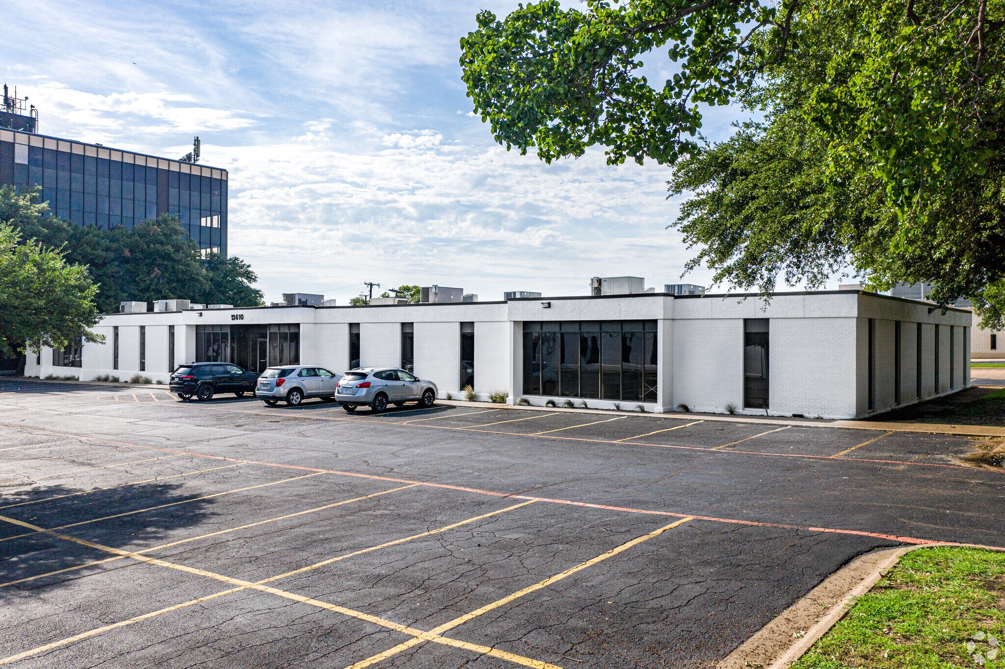 13610 Midway Rd, Farmers Branch, TX à louer Photo principale– Image 1 sur 11