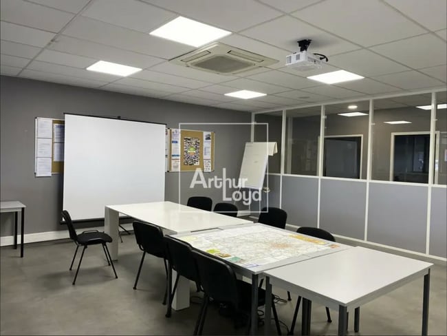 Plus de détails pour Local d’activités à vendre