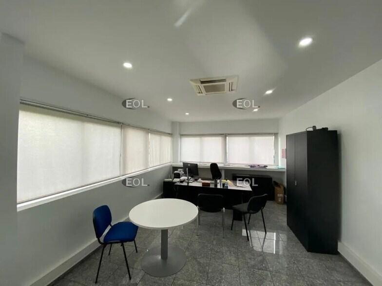 Local d’activités dans Combs-la-Ville à louer - Photo de l’immeuble – Image 3 sur 14