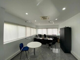 Plus de détails pour Local d'activités à louer