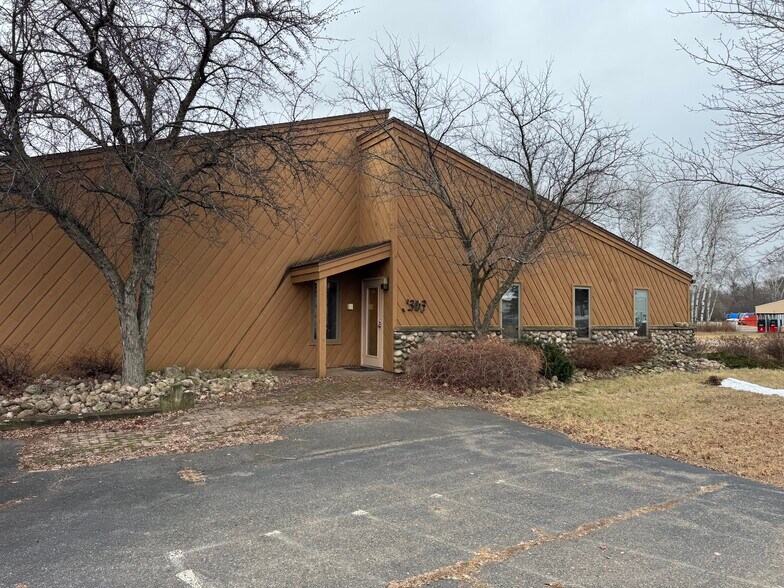 5303 E Jelinek Ave, Weston, WI à louer - Photo de l’immeuble – Image 1 sur 11