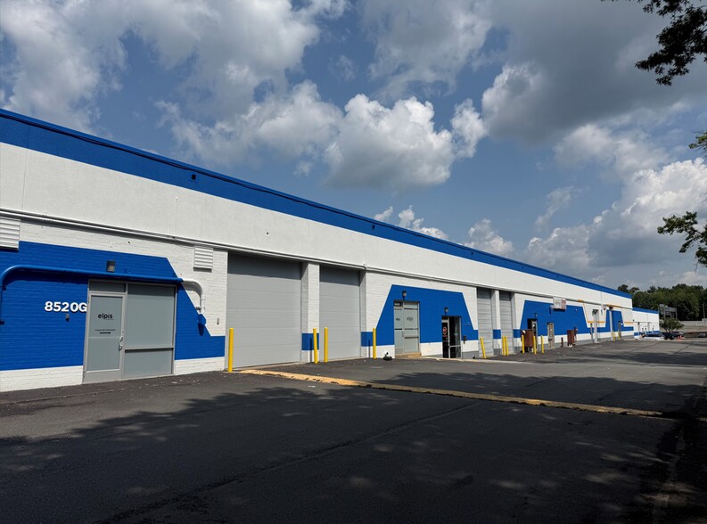 8520-8528 Tyco Rd, Vienna, VA à louer - Photo de l’immeuble – Image 3 sur 4