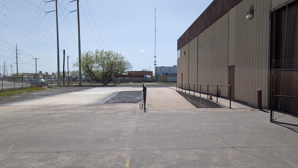 4702 Baldwin Blvd, Corpus Christi, TX à louer - Photo de l’immeuble – Image 3 sur 9