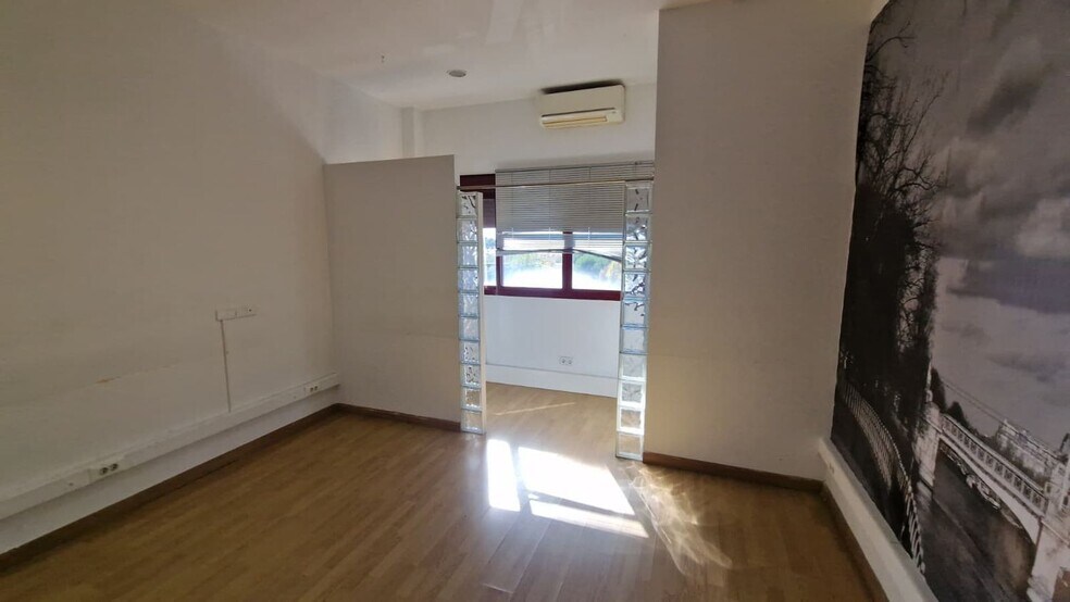 Local commercial dans Las Rozas de Madrid, Madrid à louer - Photo de l’immeuble – Image 2 sur 13