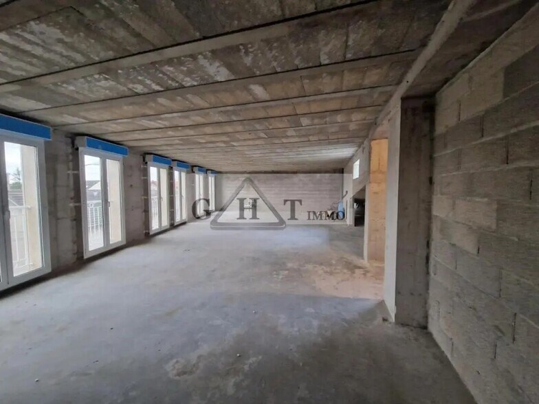 Industriel/Logistique dans Deuil-la-Barre à vendre - Photo de l’immeuble – Image 2 sur 10