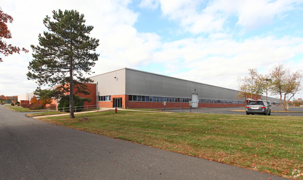 475 Willard Ave, Newington, CT à louer - Photo de l’immeuble – Image 2 sur 7
