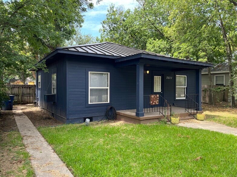 2511 E Cesar Chavez St, Austin, TX à vendre - Photo principale – Image 1 sur 13